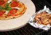 Pizzastein auf dem Grill benutzen
