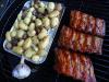Spareribs in Alufolie auf dem Grill