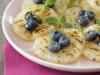 Ananas vom Grill mit Honig und Heidelbeeren