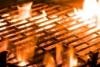 Grill_flamme : Closeup der K?hlerei unter einem Grill